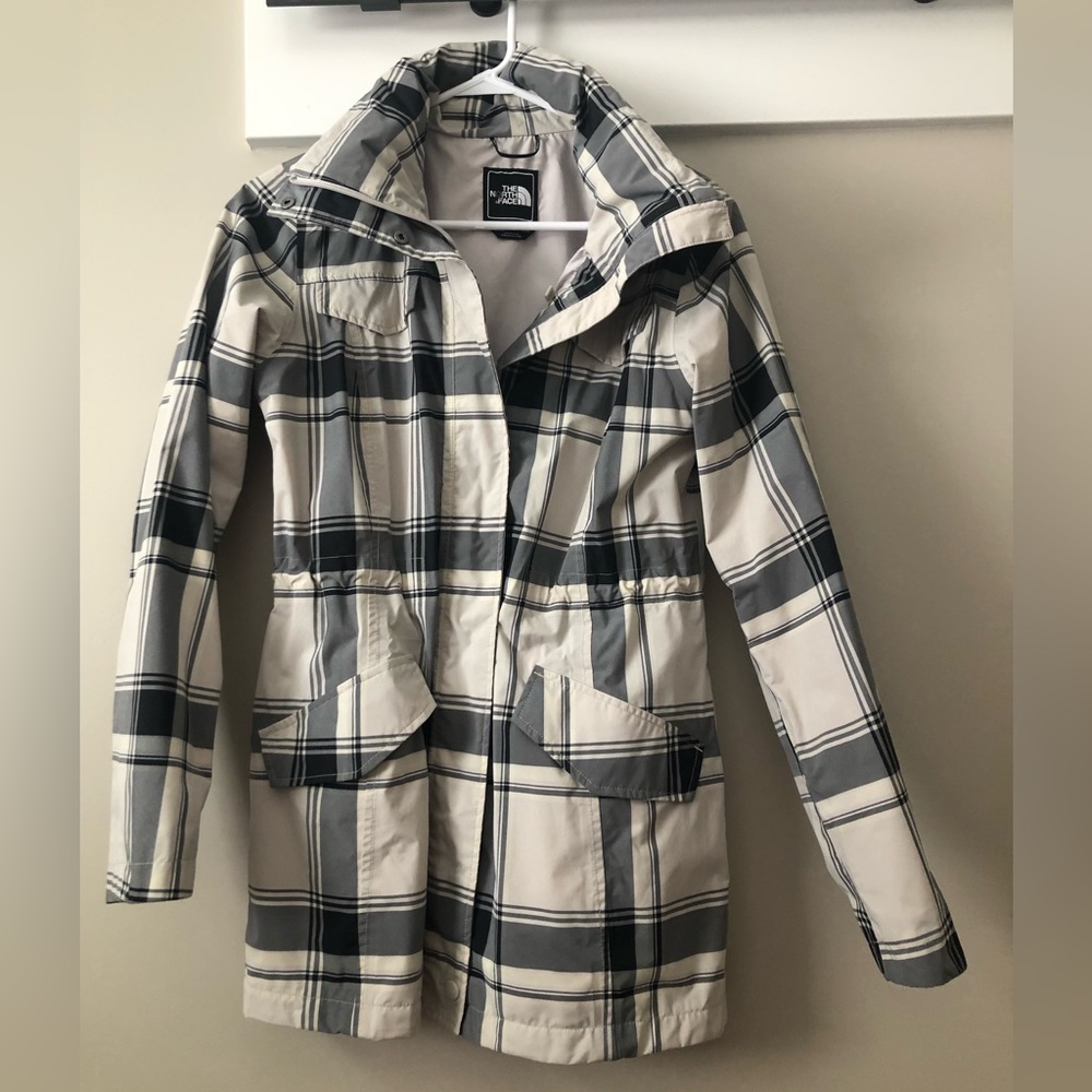 Women’s Northface raincoat